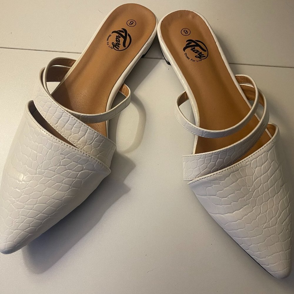Trary Sandals